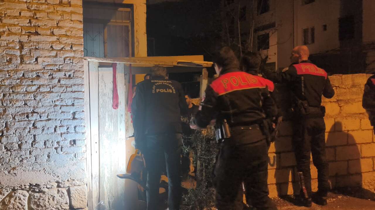 Gece vakti komşu kavgası! 2 kişi pompalı tüfekle vuruldu 1